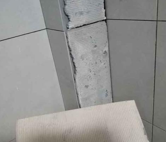 广元瓷砖空鼓维修公司分享下厨房瓷砖脱落的补救措施。